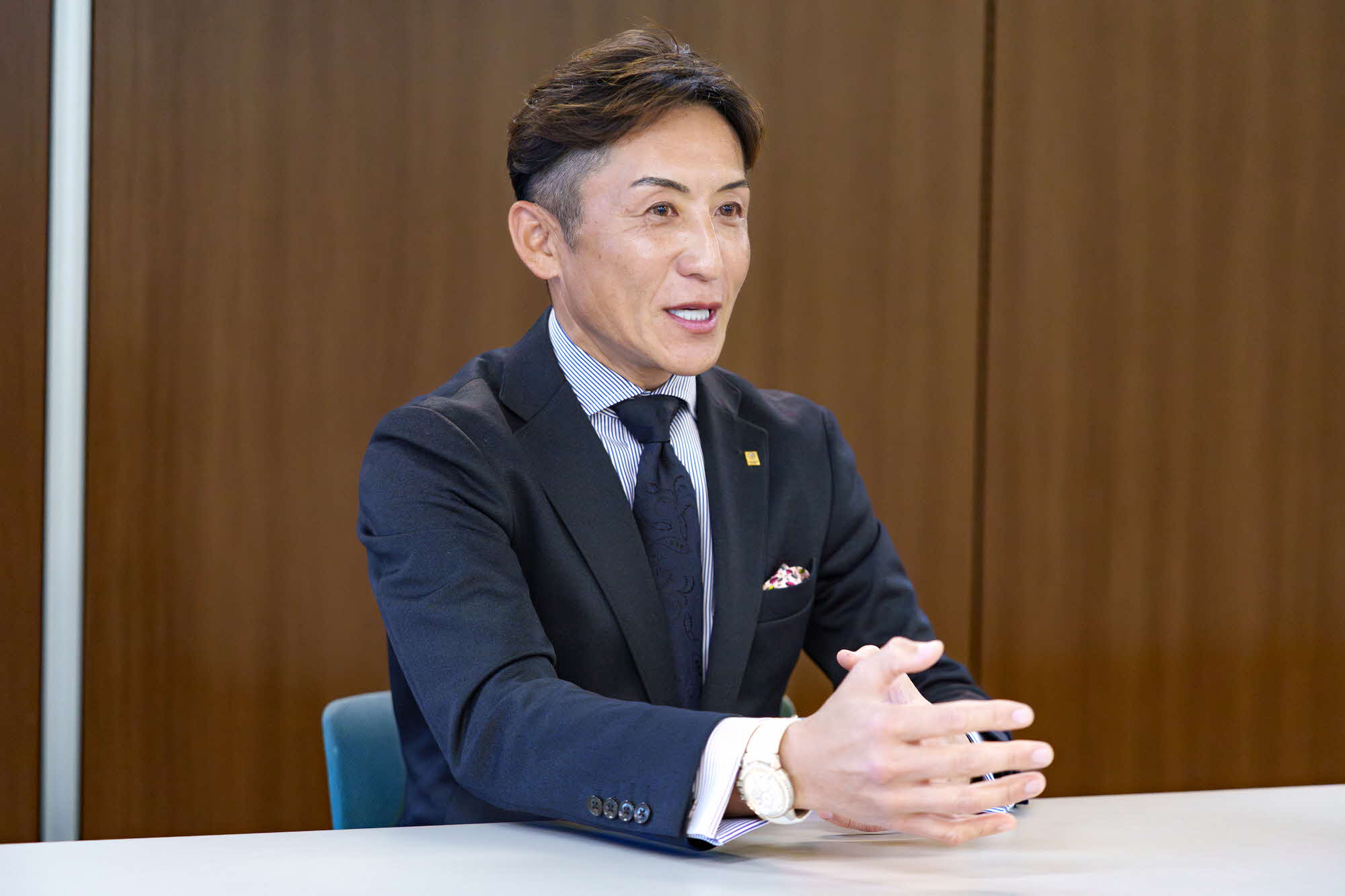 茶髪の銀行員、ライフパートナーになる